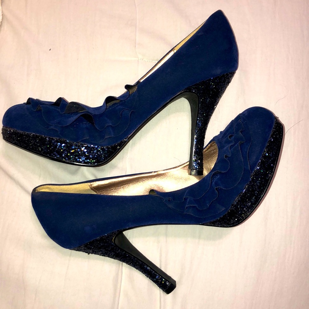 Day trip navy blue suede heels